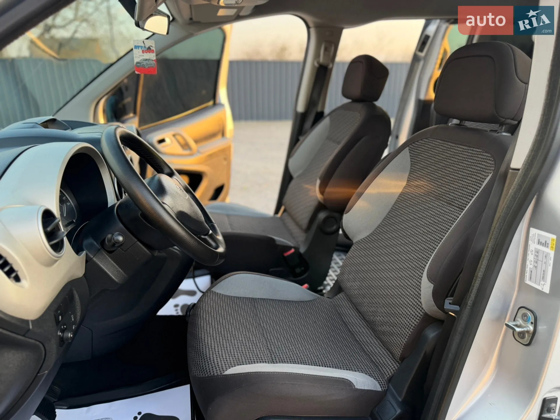 2015 Peugeot Partner - мініатюра 15