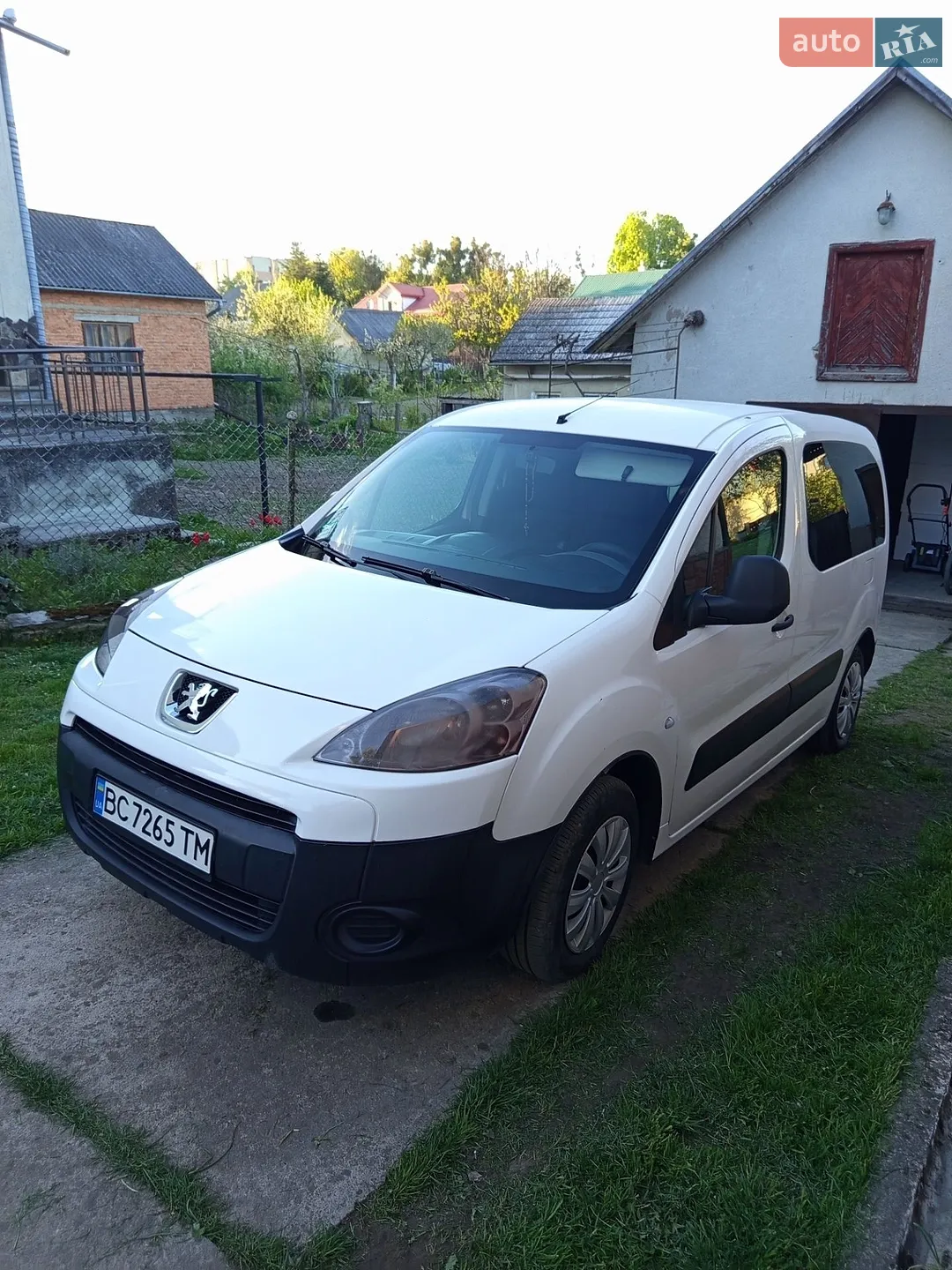2010 Peugeot Partner - мініатюра 2