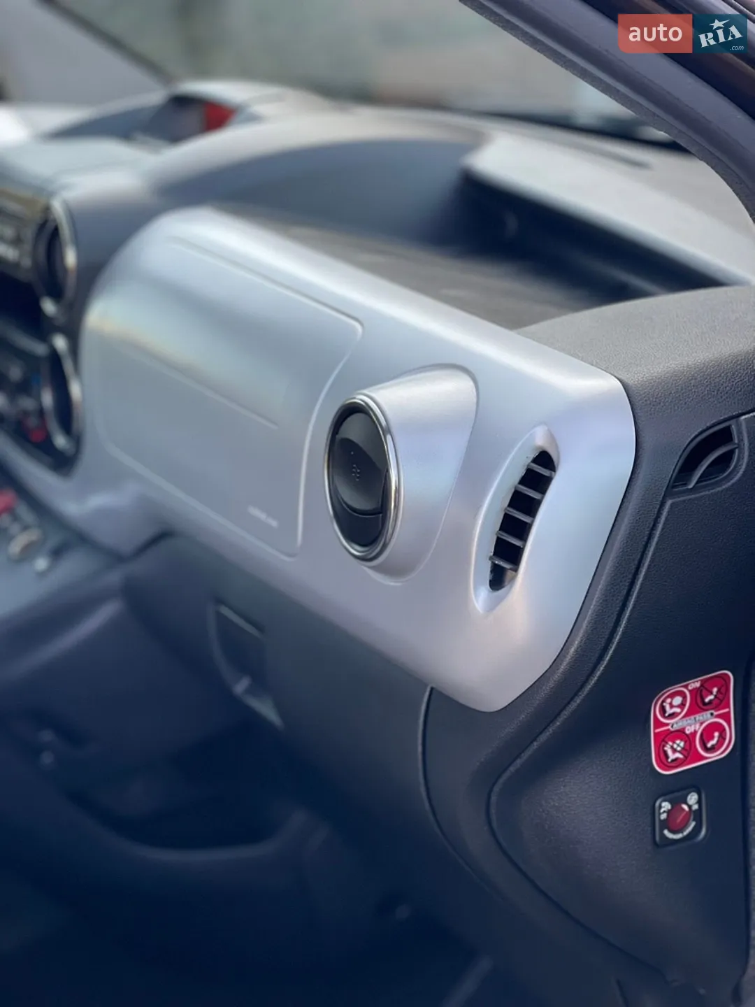 2015 Peugeot Partner - мініатюра 73