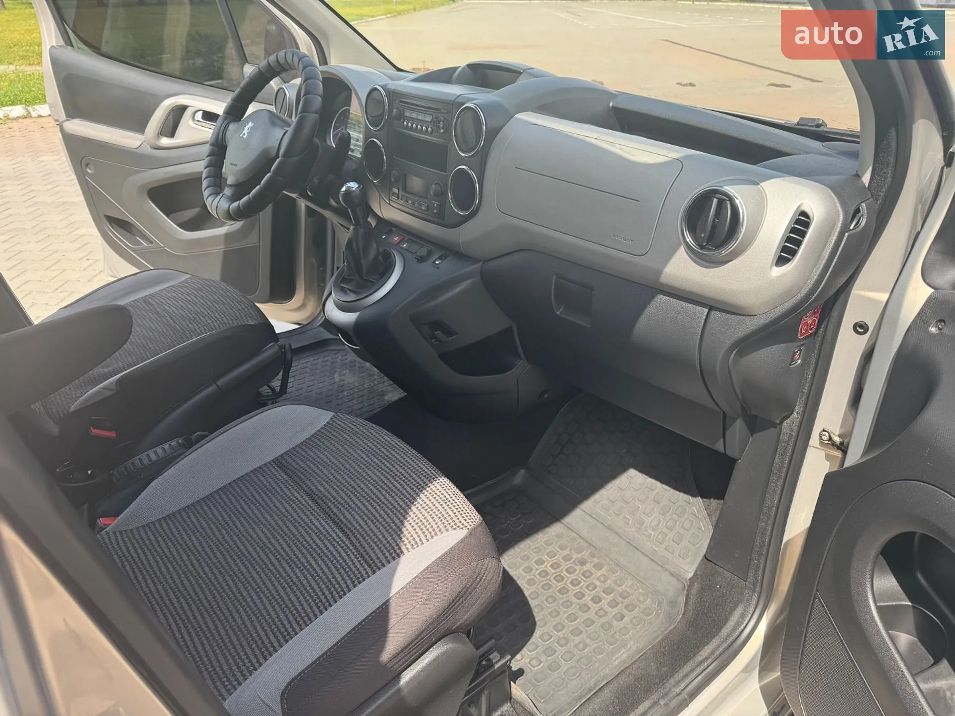 2011 Peugeot Partner - мініатюра 10