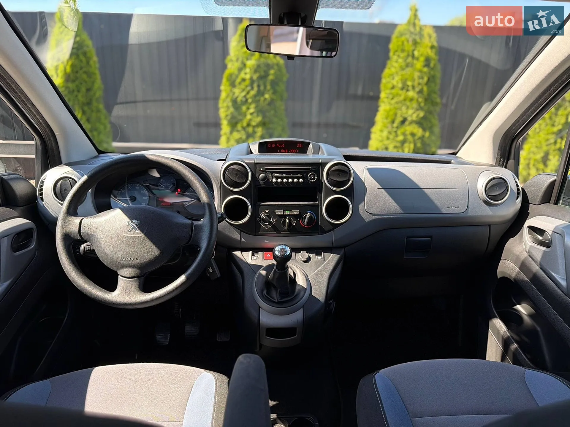 2015 Peugeot Partner - мініатюра 16
