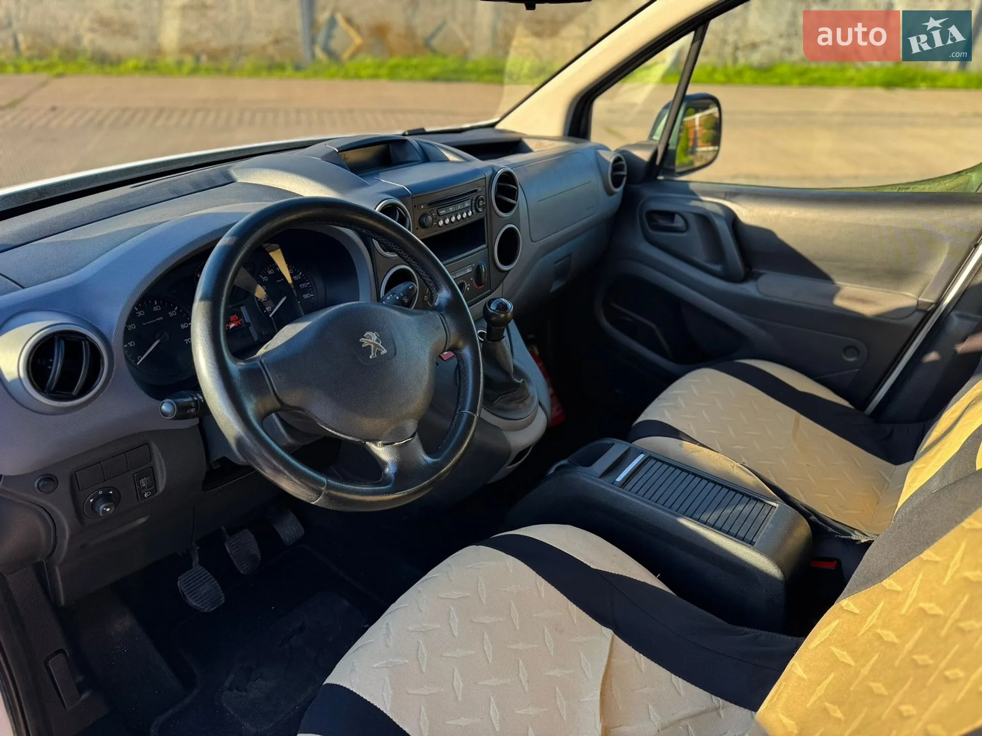 2012 Peugeot Partner - мініатюра 10