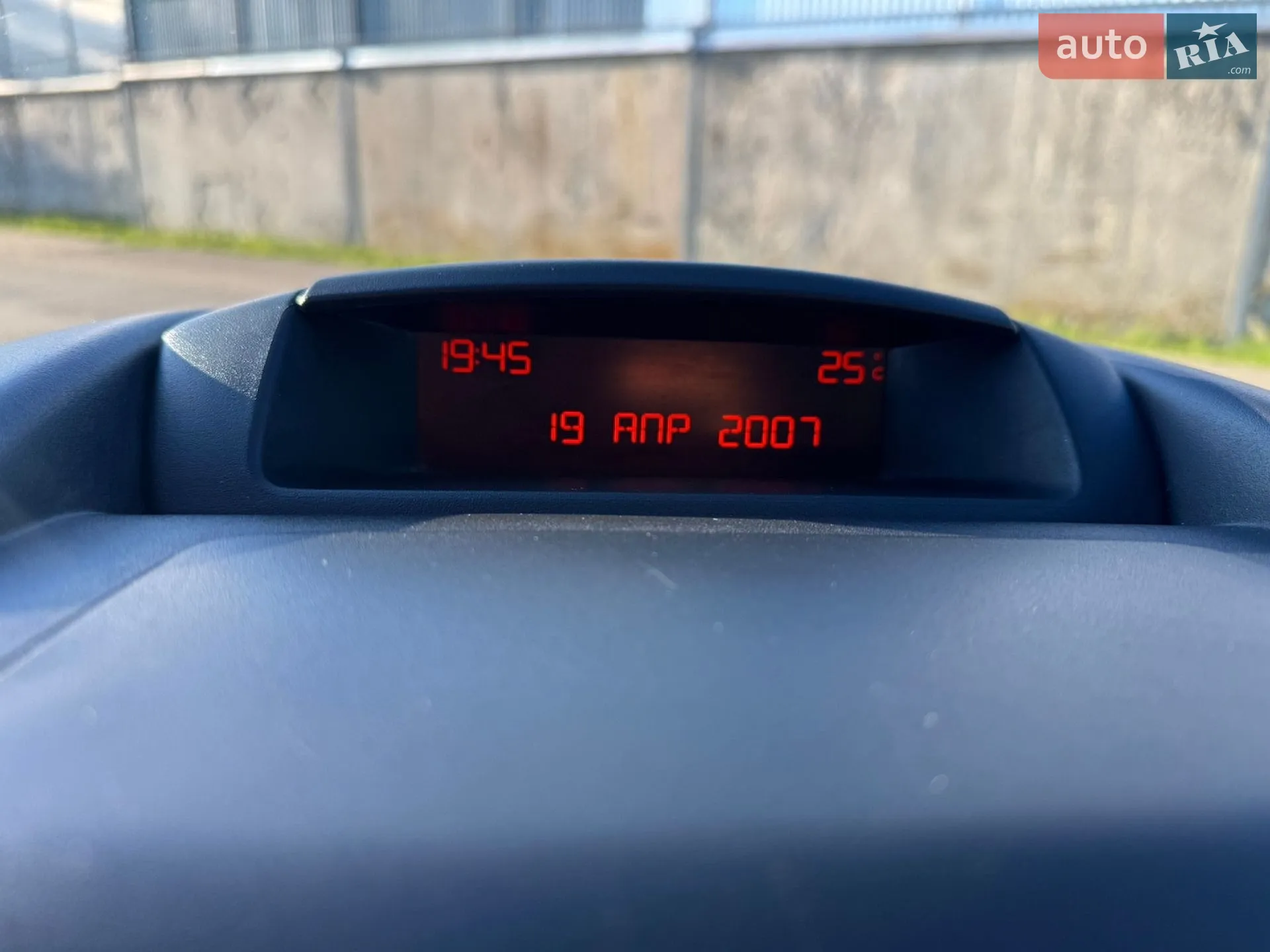2012 Peugeot Partner - мініатюра 16