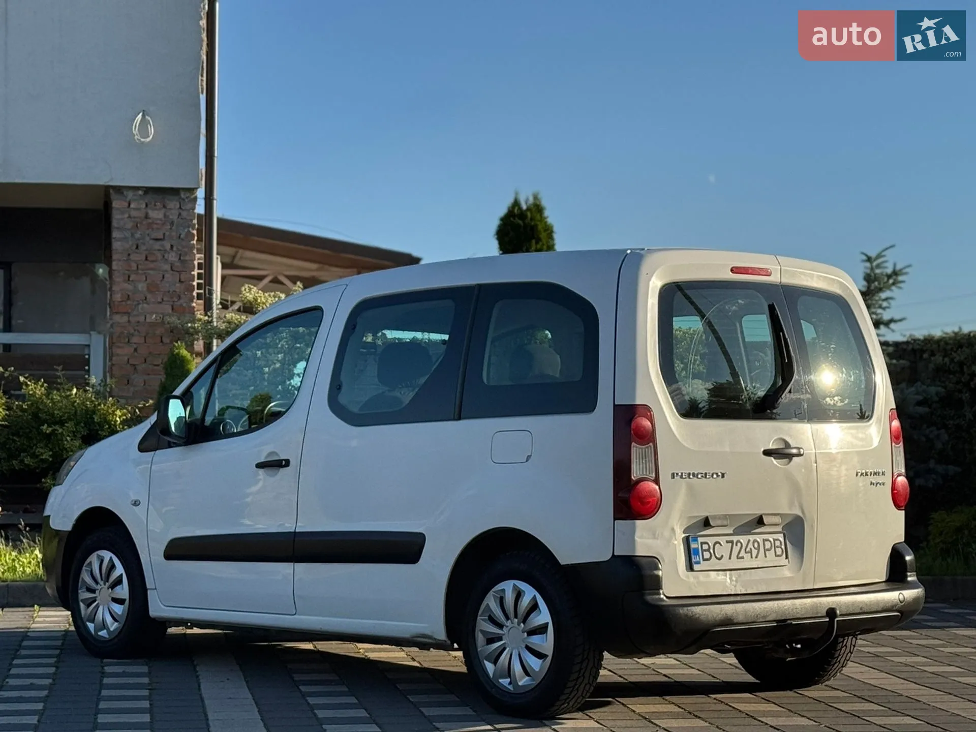 2012 Peugeot Partner - мініатюра 25