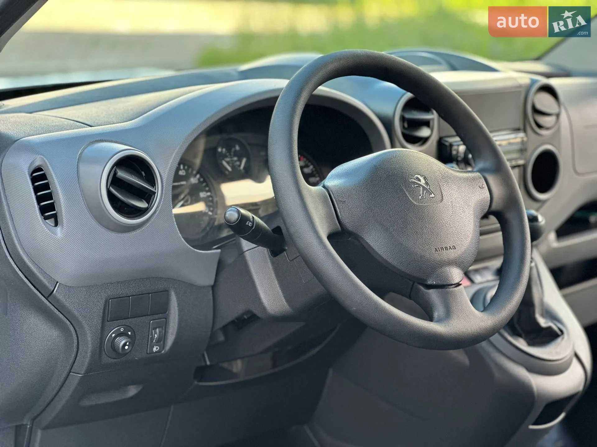 2017 Peugeot Partner - мініатюра 137