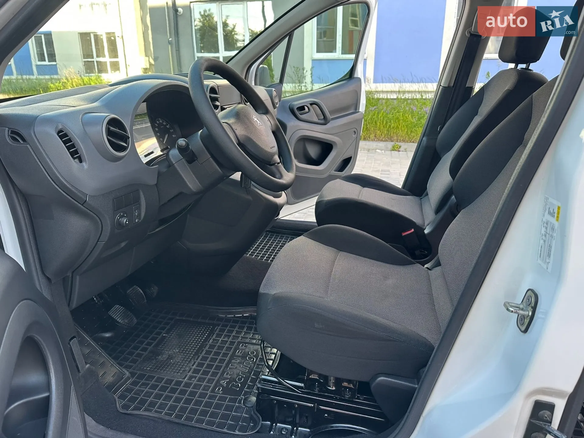 2017 Peugeot Partner - мініатюра 141