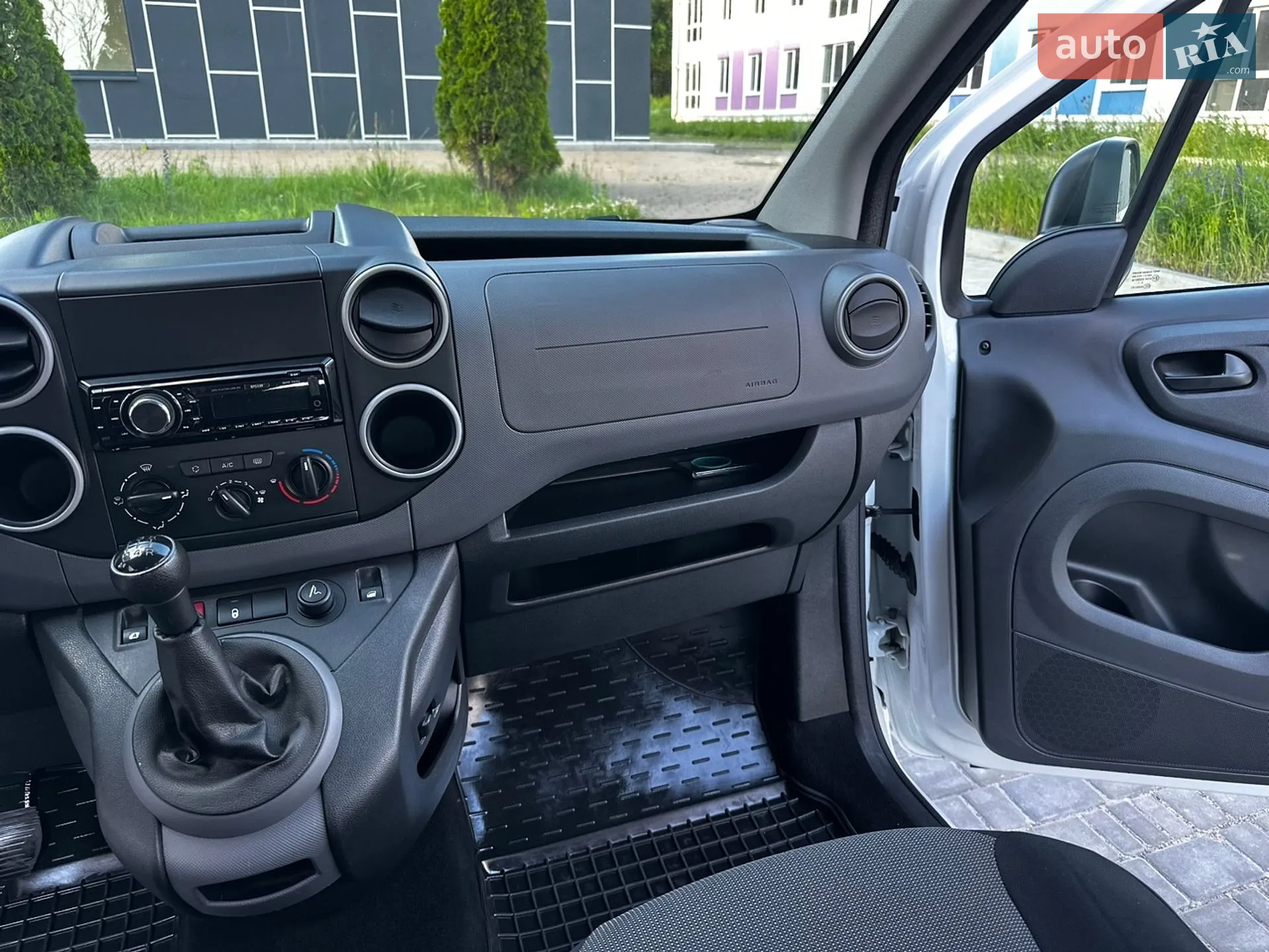 2017 Peugeot Partner - мініатюра 49