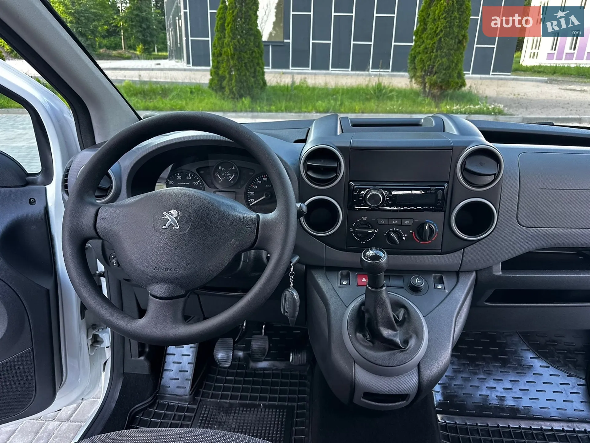 2017 Peugeot Partner - мініатюра 203