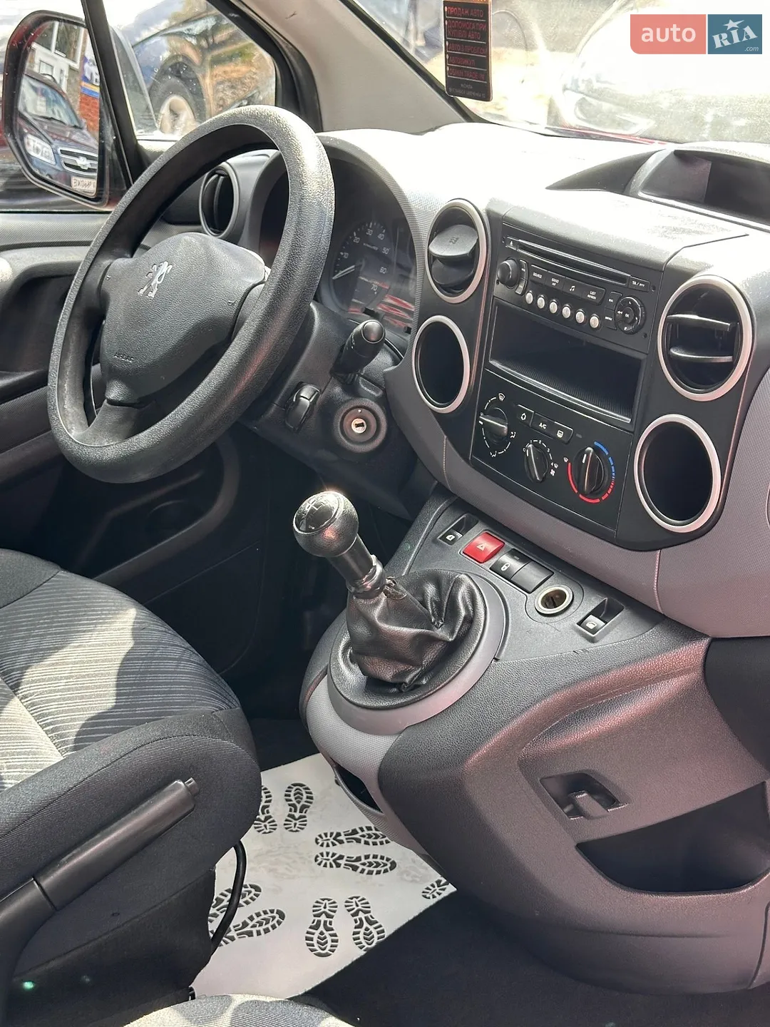 2012 Peugeot Partner - мініатюра 18