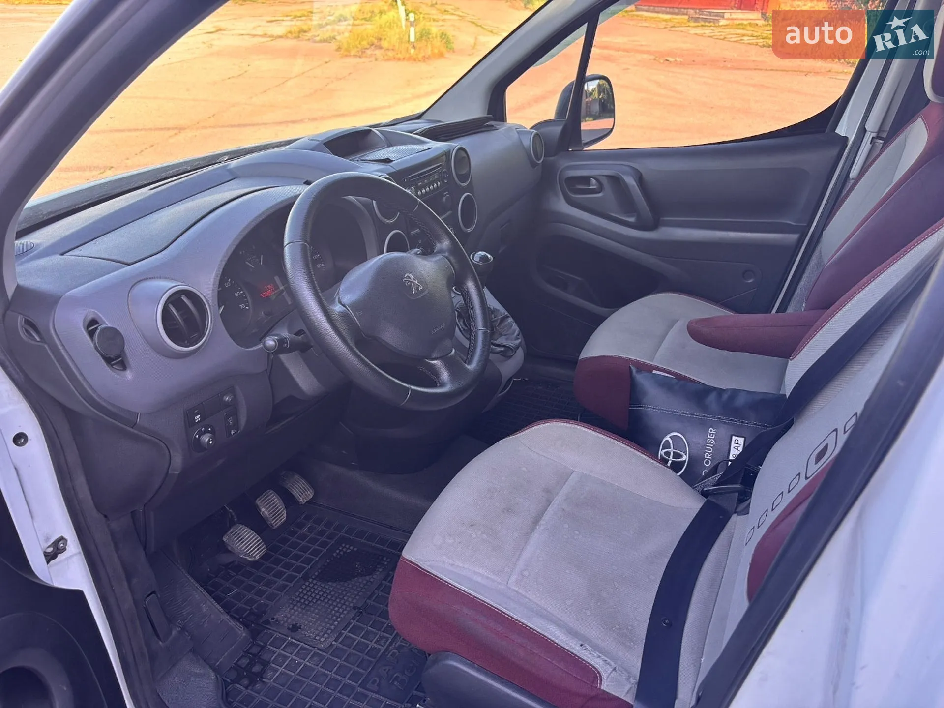 2012 Peugeot Partner - мініатюра 11