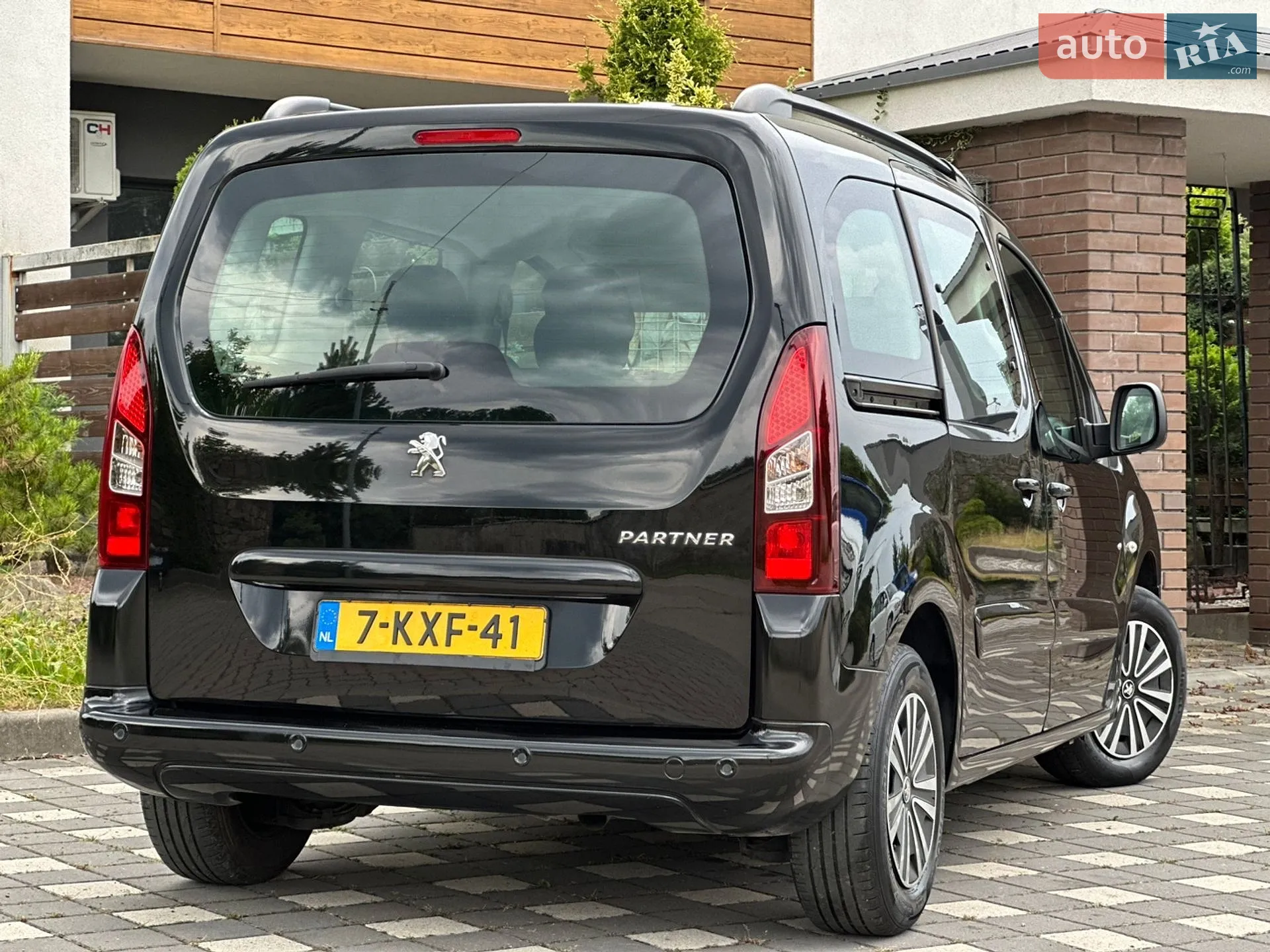 2015 Peugeot Partner - мініатюра 21