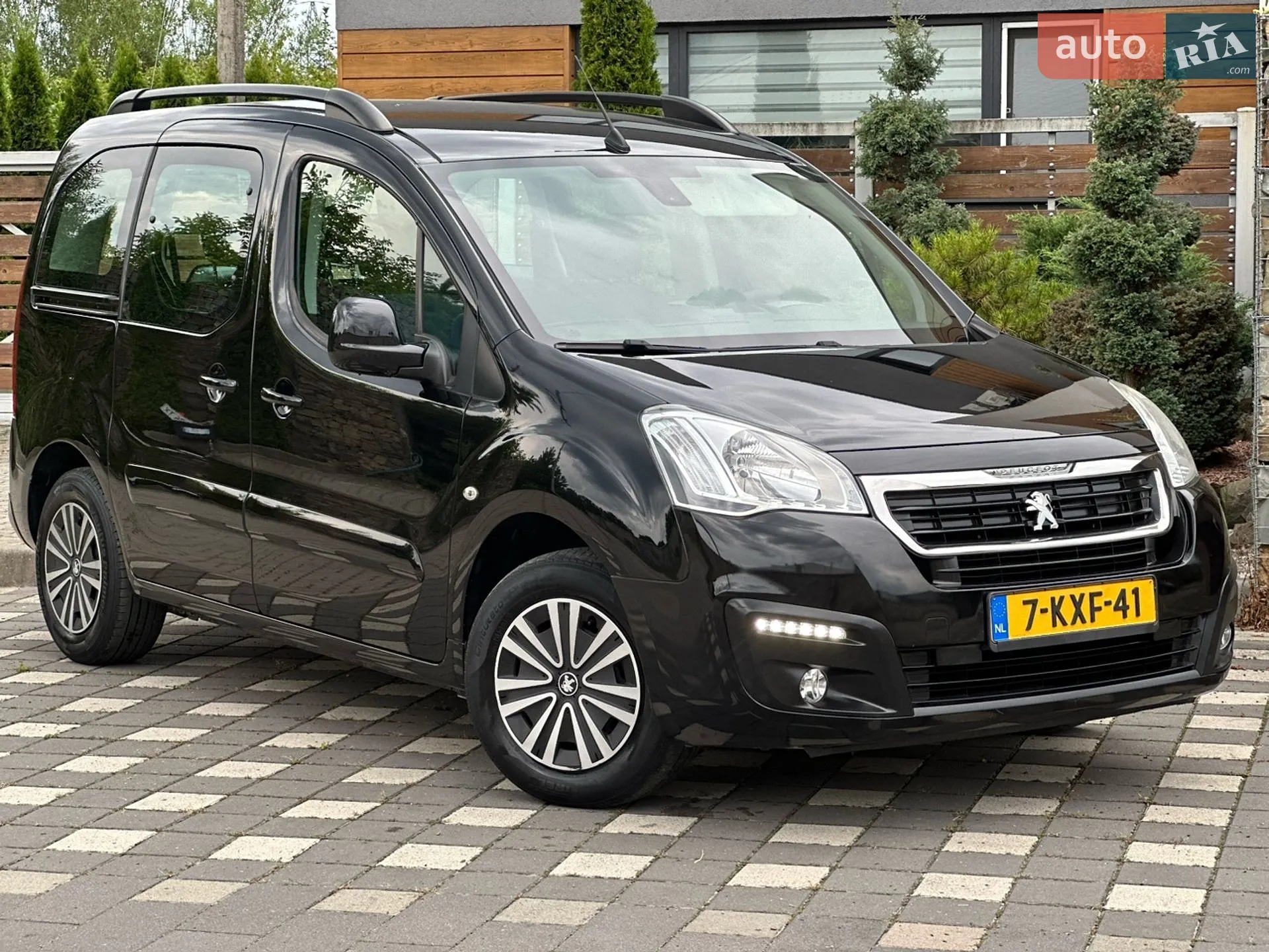 2015 Peugeot Partner - мініатюра 30