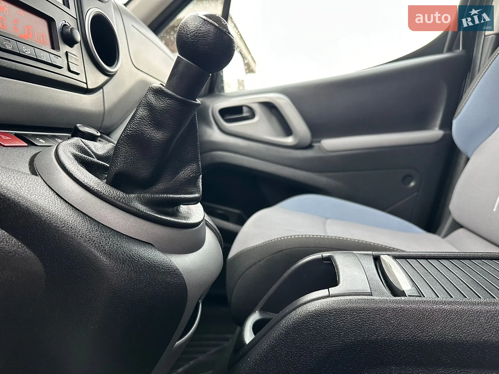2015 Peugeot Partner - мініатюра 60