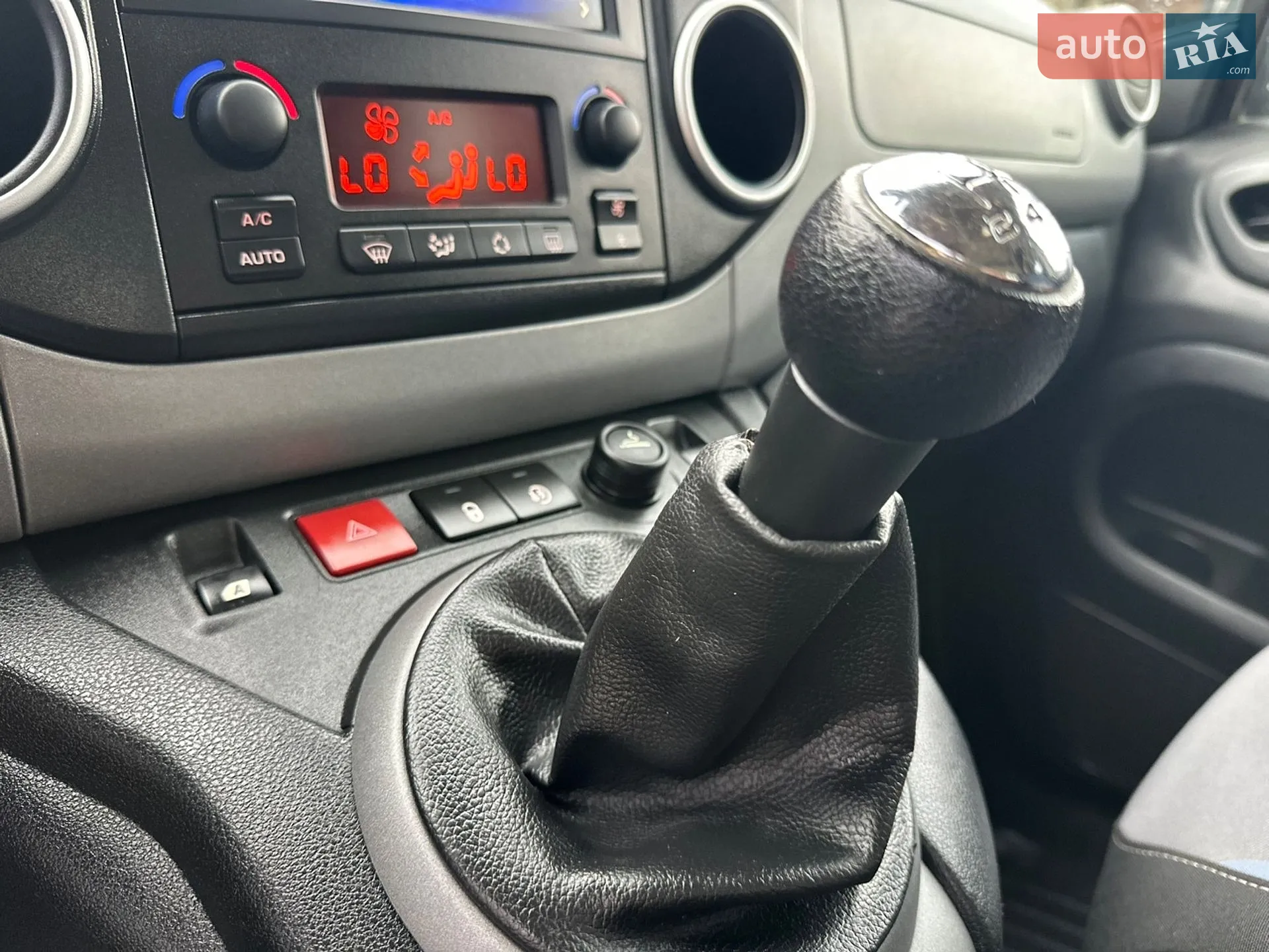 2015 Peugeot Partner - мініатюра 62