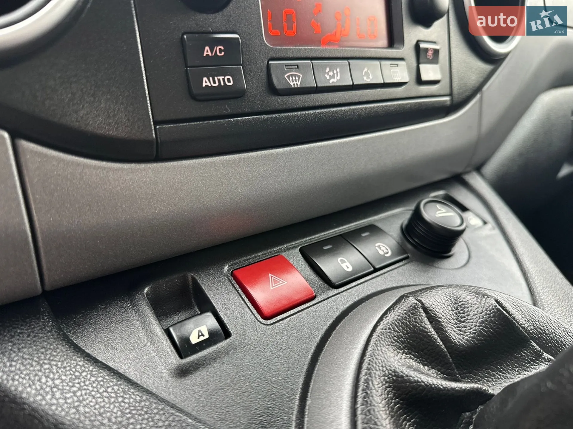 2015 Peugeot Partner - мініатюра 63