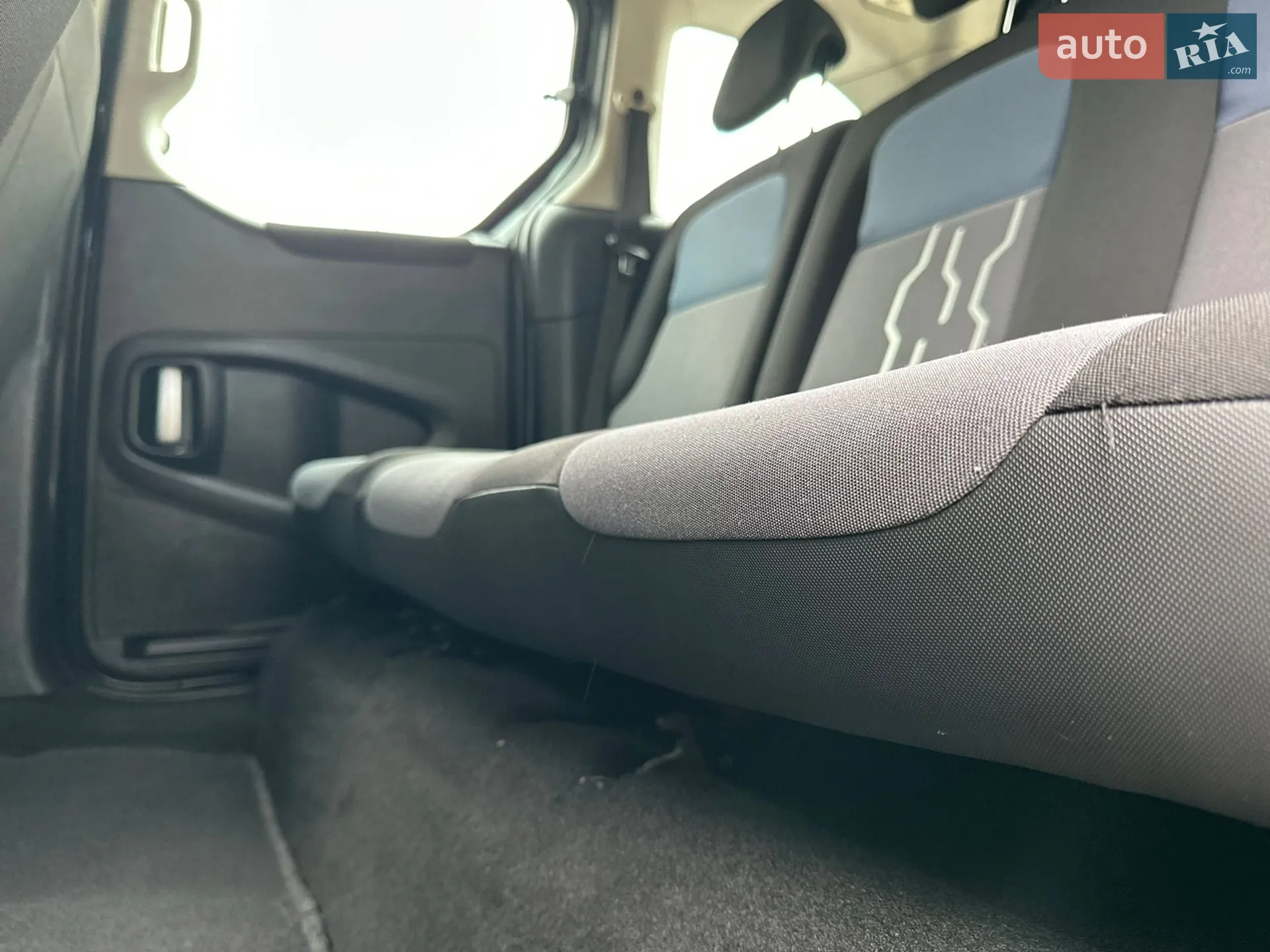 2015 Peugeot Partner - мініатюра 90