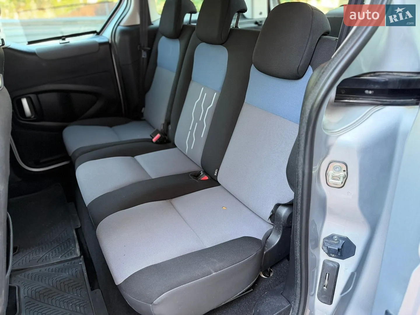 2012 Peugeot Partner - мініатюра 28