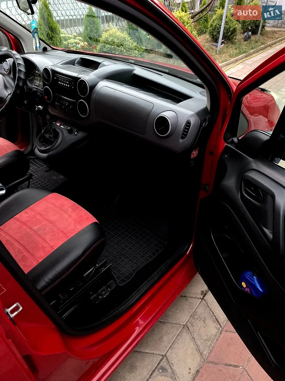 2011 Peugeot Partner - мініатюра 15