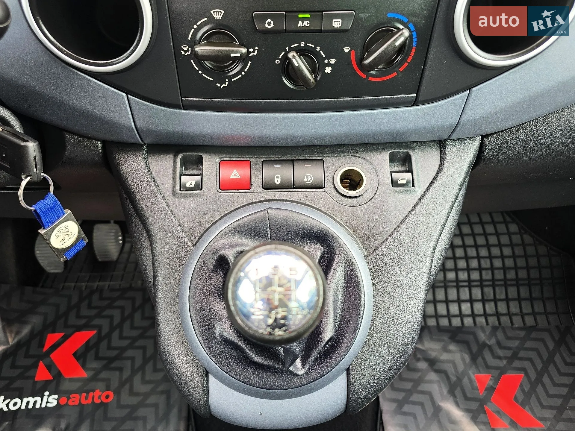 2012 Peugeot Partner - мініатюра 25