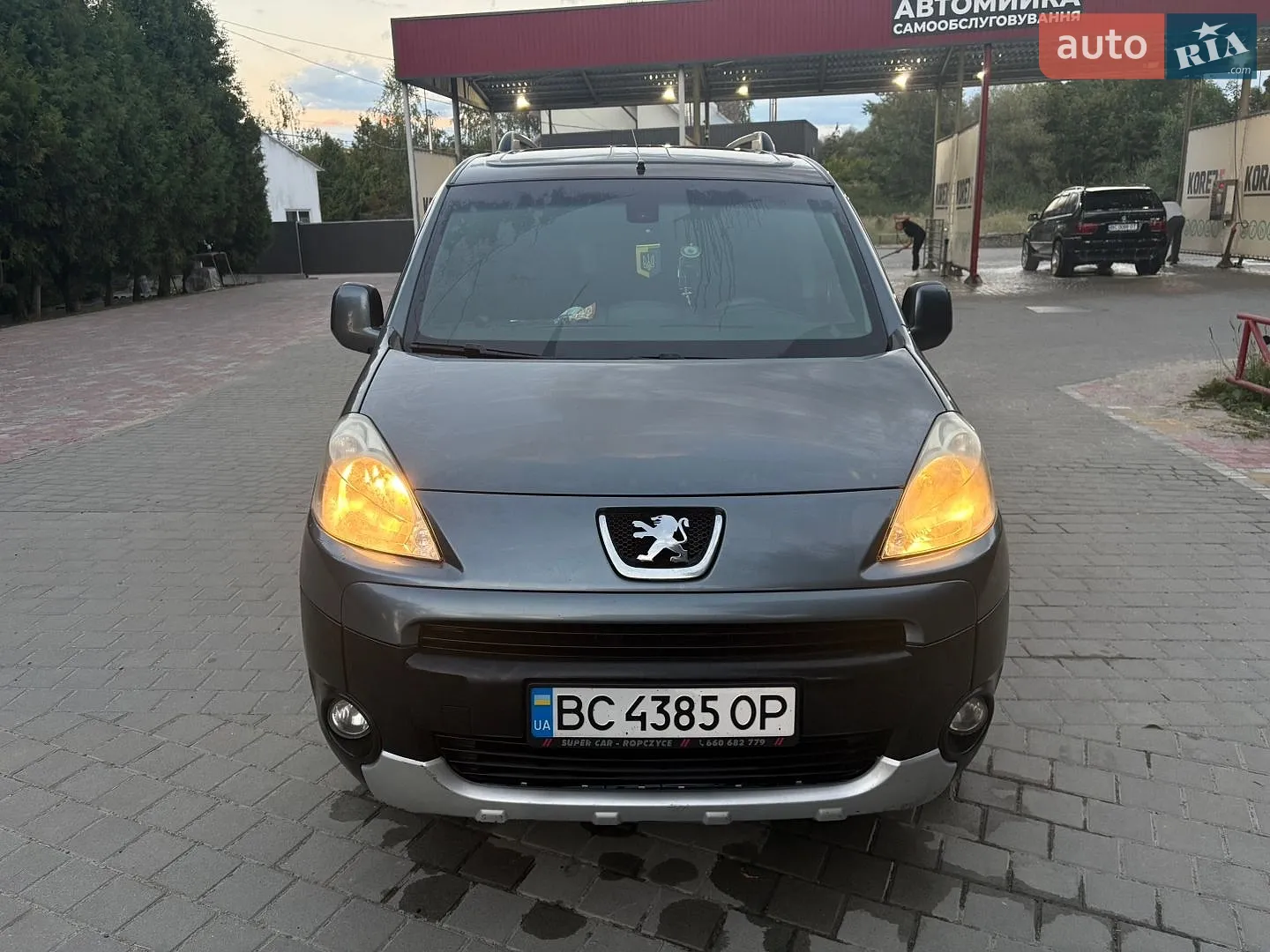 2011 Peugeot Partner - мініатюра 2