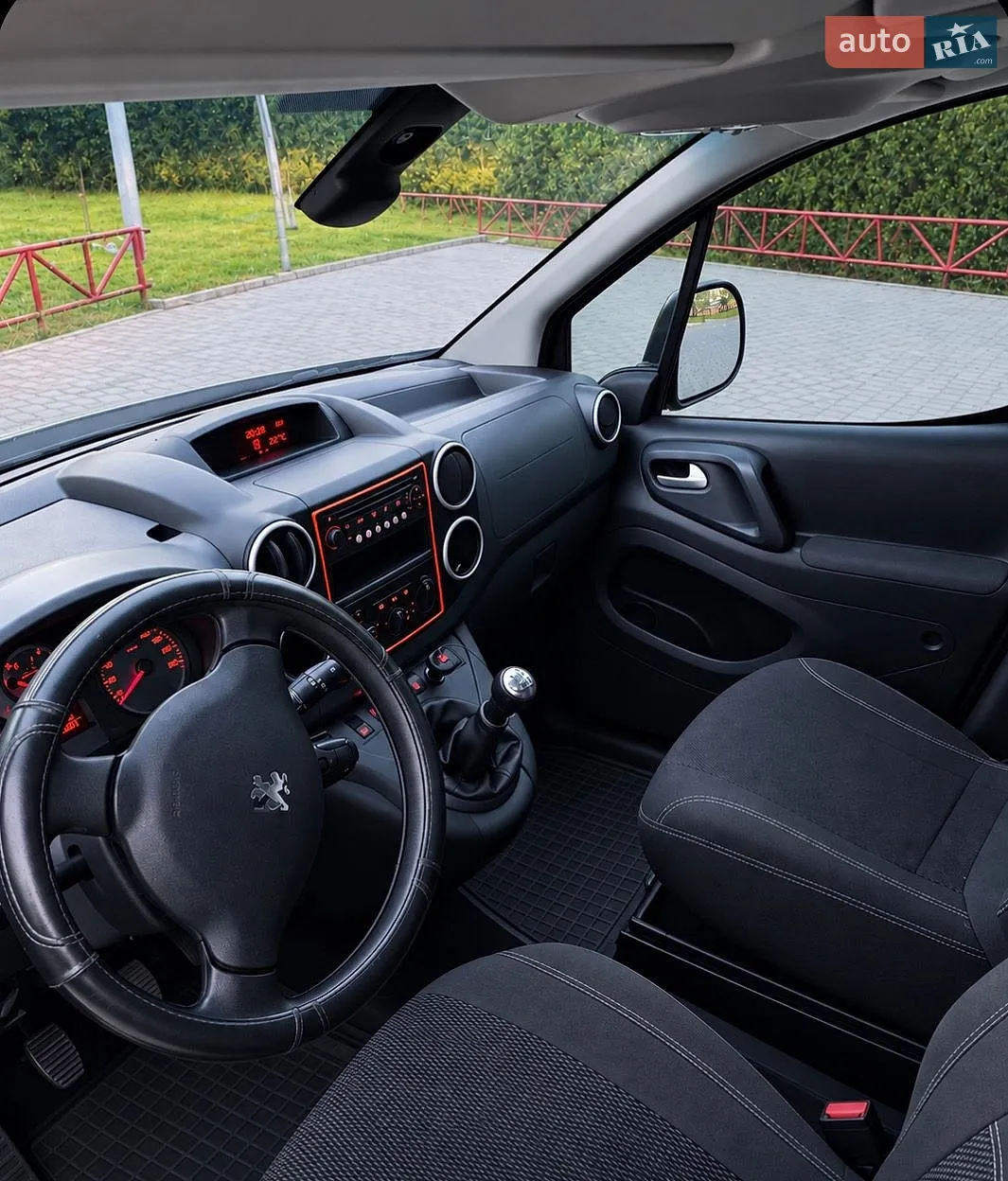2011 Peugeot Partner - мініатюра 9