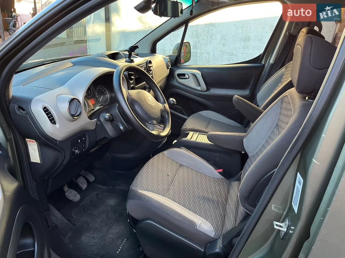 2012 Peugeot Partner - мініатюра 10