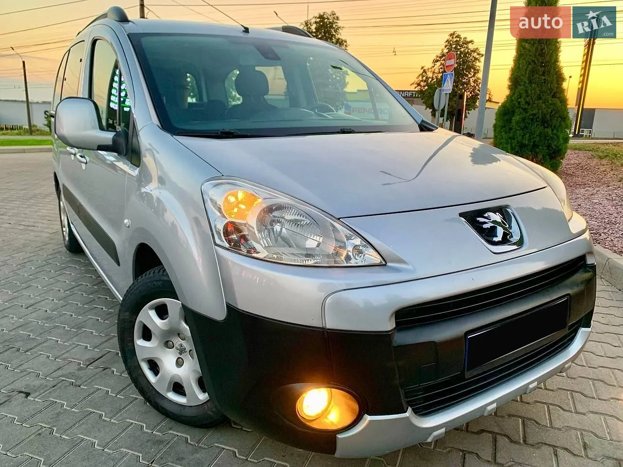 2010 Peugeot Partner - мініатюра 2