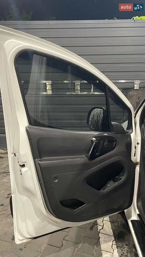 2011 Peugeot Partner - мініатюра 11