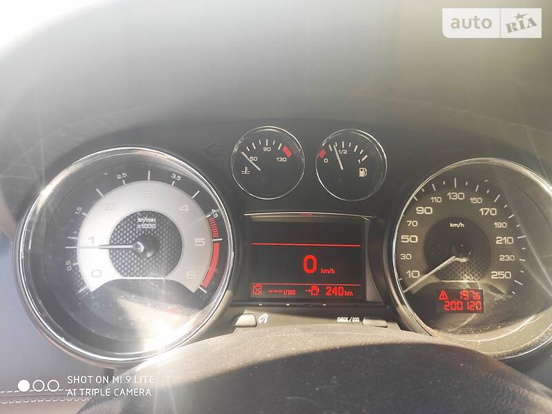 Седан Peugeot RCZ 2012 в Ивано-Франковске