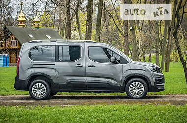 Минивэн Peugeot Rifter 2018 в 