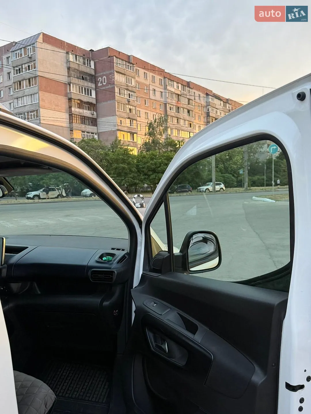 2019 Peugeot Rifter - мініатюра 17