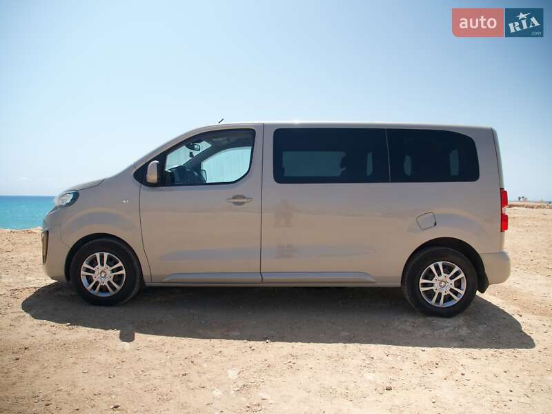 Минивэн Peugeot Traveller 2017 в Славянске