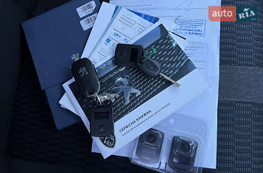 Минивэн Peugeot Traveller 2020 в 