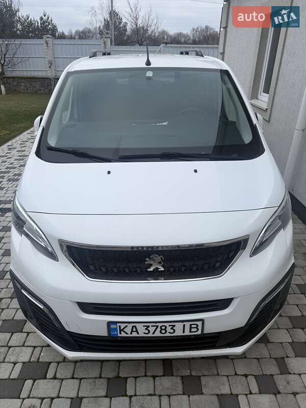 Peugeot Traveller 2017