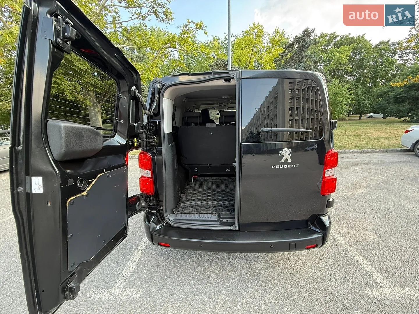 2019 Peugeot Traveller - мініатюра 31