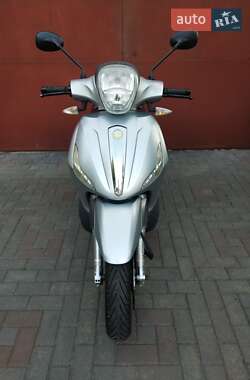 Макси-скутер Piaggio Beverly 2012 в 