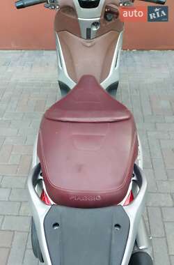 Макси-скутер Piaggio Beverly 2012 в 