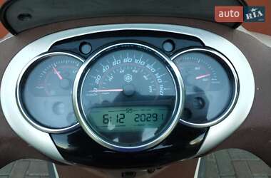 Макси-скутер Piaggio Beverly 2012 в 
