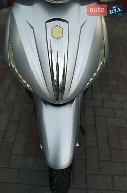 Макси-скутер Piaggio Beverly 2012 в 