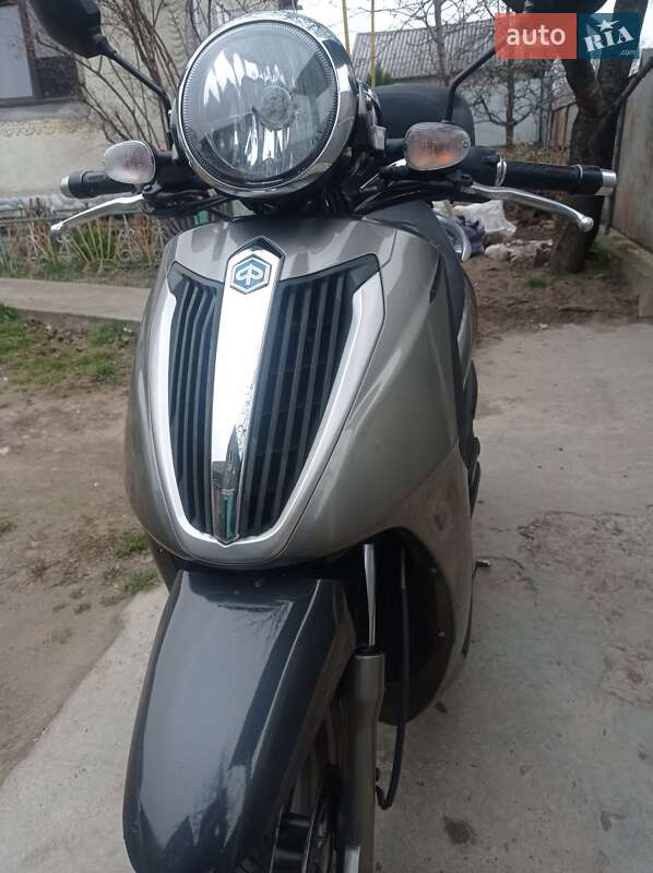 Скутер Piaggio Beverly 2011 в Черновцах фото 2 Скутер Piaggio Beverly 2011 в Черновцах