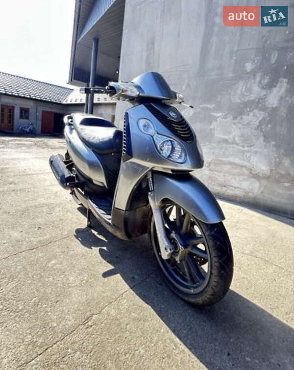 Скутер Piaggio Carnaby 200 2009 в Снятині