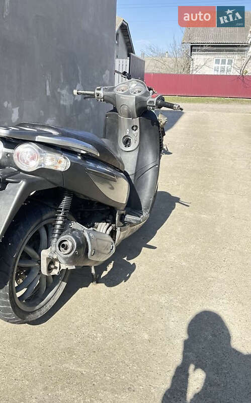 Скутер Piaggio Carnaby 200 2009 в Снятині