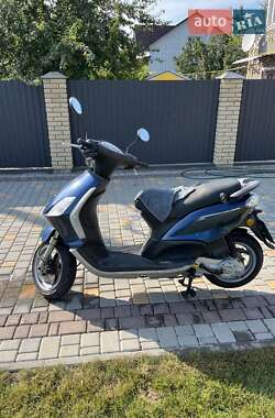 Скутер Piaggio FLY 2011 в 