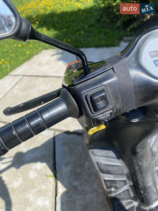 Скутер Piaggio Gilera 2000 в Иршаве