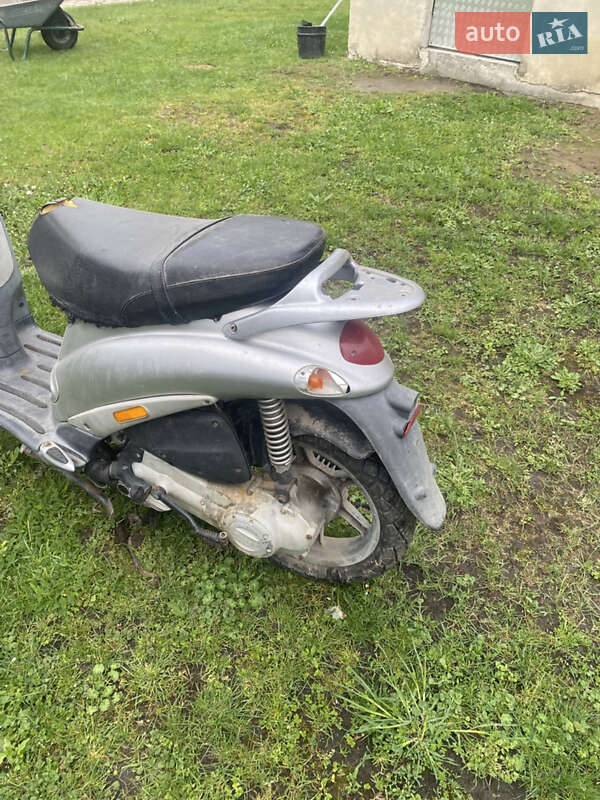 Максі-скутер Piaggio Liberty 2000 в Чернівцях