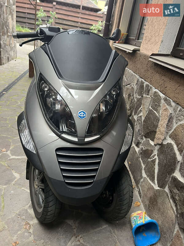 Скутер Piaggio MP3 2009 в Киеве