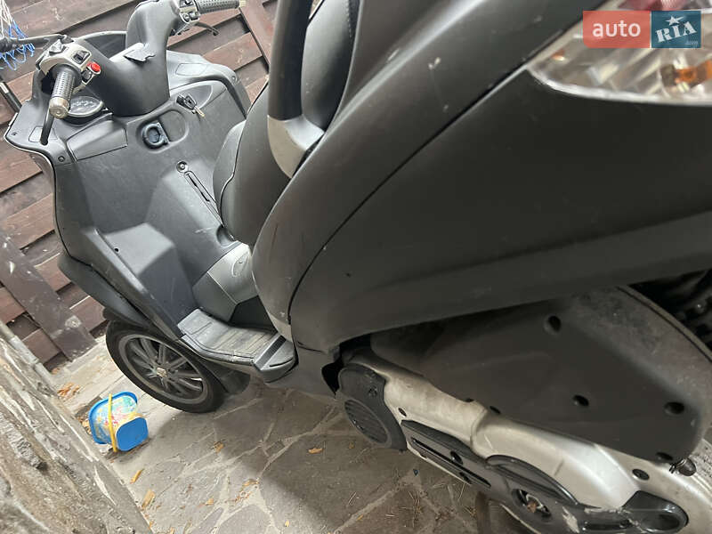 Скутер Piaggio MP3 2009 в Киеве