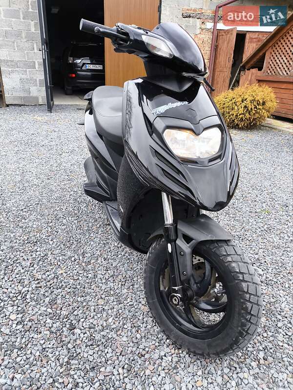 Скутер Piaggio Typhoon 2015 в Мостиске