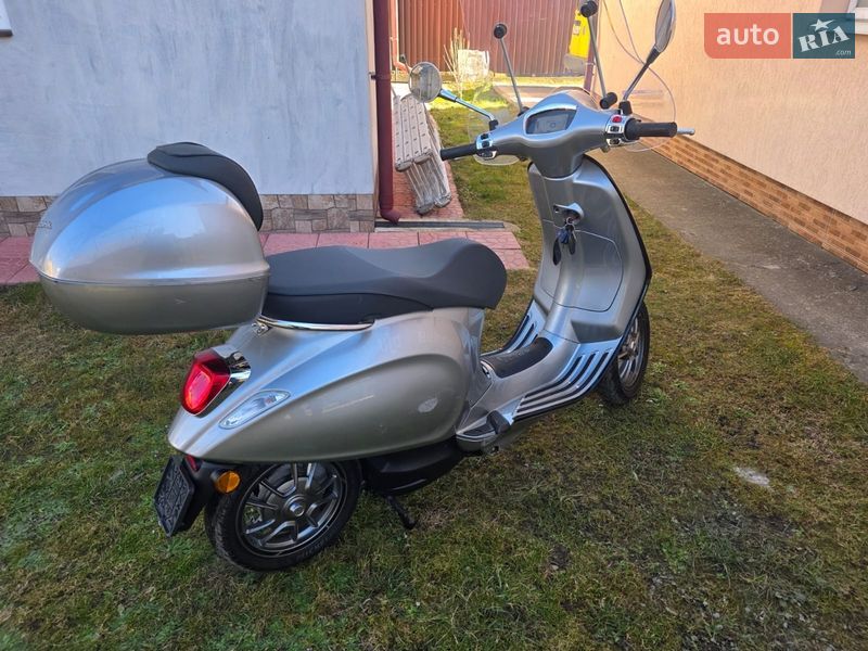 Piaggio Vespa 2021