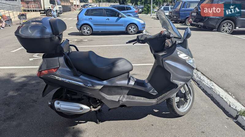 Макси-скутер Piaggio X8 2006 в Киеве
